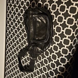 Black Fannie Pack